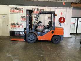 TOYOTA 72-8FDJ35 61767 DIESEL 3.5 TON 3500 KG CAPACITY FORKLIFT 4300MM 3 STAGE CONTAINER MAST. - picture1' - Click to enlarge