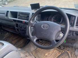 Toyota Hiace 200 - picture1' - Click to enlarge