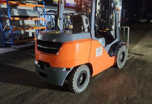 LIFTEK - TOYOTA 8FD50N CONTAINER MAST