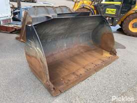 Caterpillar 360-3322 2500mm Batter Bucket, Note: Dents And Scratches, Paint Faded, Surface Rust Evid - picture0' - Click to enlarge