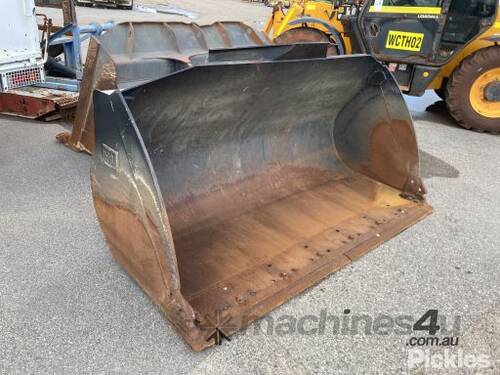 Caterpillar 360-3322 2500mm Batter Bucket, Note: Dents And Scratches, Paint Faded, Surface Rust Evid