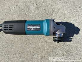 Unused Makita 9557HNG AC Angle Grinder - picture0' - Click to enlarge