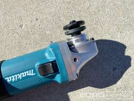 Unused Makita 9557HNG AC Angle Grinder - picture2' - Click to enlarge