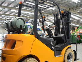 UN Forklift 2.5T Gas/Petrol: Forklifts Australia -Tthe Industry Leader! - picture0' - Click to enlarge