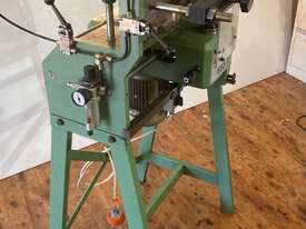 OMEC 650 - M Dovetail milling machine - picture1' - Click to enlarge