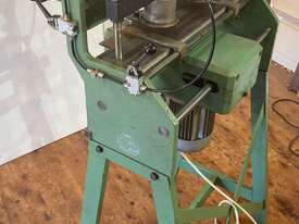 OMEC 650 - M Dovetail milling machine - picture2' - Click to enlarge