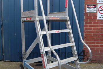 Aluminium Access Platform Ladder - SafeSmart - 1.4m