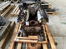 V8 LANDCRUISER MOTOR - picture2' - Click to enlarge