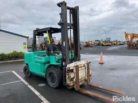 Mitsubishi FD40 Forklift - picture0' - Click to enlarge