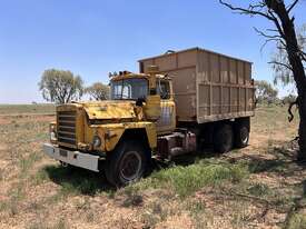 1967 MACK R-600 Truck with Grain Bin  - picture0' - Click to enlarge