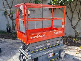 Skyjack 3219 electric scissor lift - picture0' - Click to enlarge