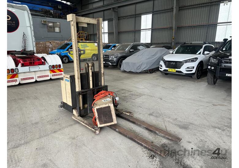 Used Crown Crown 30W 66 Walk Behind Forklift Electric Counterbalance ...