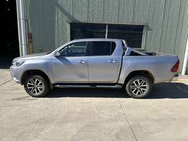 2017 Toyota Hilux SR5 Diesel (4x4) Dual Cab Ute - picture0' - Click to enlarge