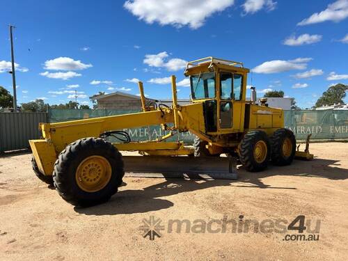 1980 JOHN DEERE 670A MOTOR GRADER