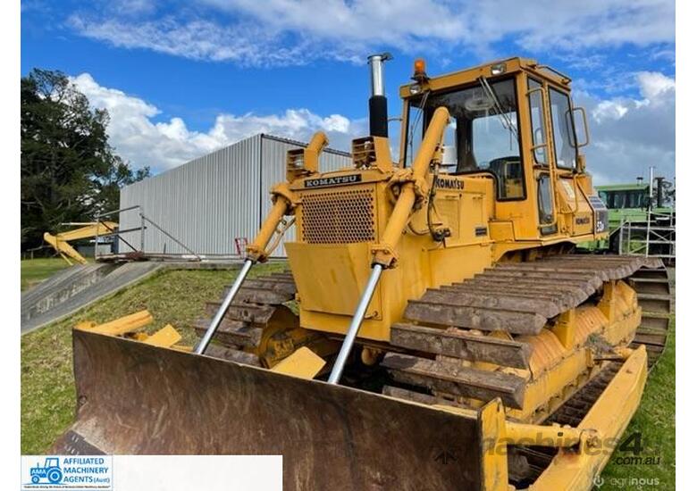 caption (6137) Komatsu DP53P Bull Dozer (Lillico, VIC)
