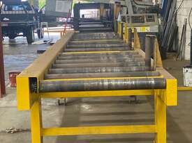 Band saw with electric conveyors  - picture0' - Click to enlarge