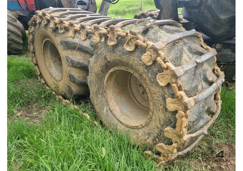 caption 2005 VALMET 890.2 8X8 FORWARDER