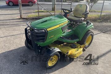 John Deere   X758