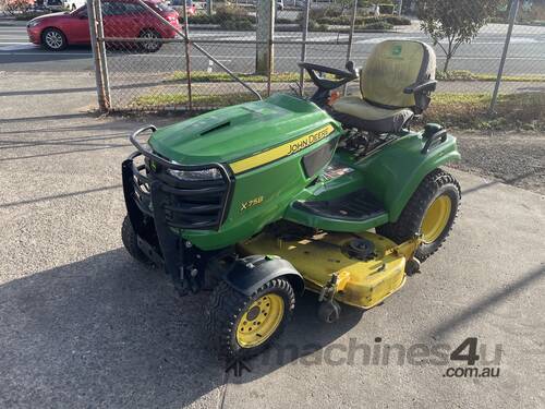 John Deere X758 with Power Steering - Low hours!