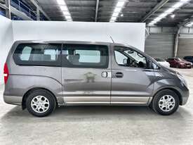 2012 Hyundai iMax 8-Seater (Petrol) (Auto) - picture0' - Click to enlarge