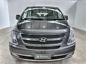 2012 Hyundai iMax 8-Seater (Petrol) (Auto) - picture0' - Click to enlarge