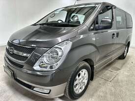 2012 Hyundai iMax 8-Seater (Petrol) (Auto) - picture1' - Click to enlarge