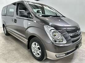 2012 Hyundai iMax 8-Seater (Petrol) (Auto) - picture2' - Click to enlarge