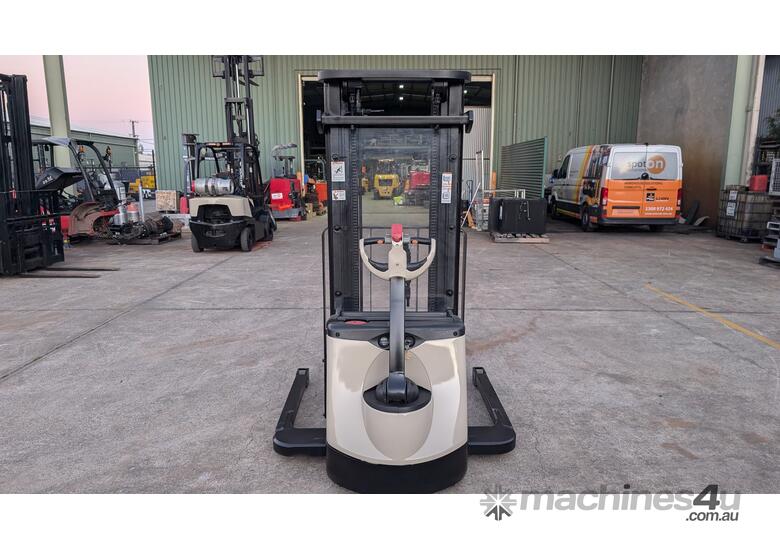 caption CROWN WALK BEHIND STACKER - 4860mm