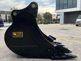 Heavy Duty Digging Bucket 6.5T-9T - picture1' - Click to enlarge