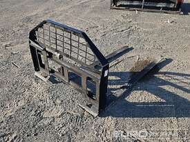 Unused GIYI Forks to Suit Skidsteer Loader  - picture2' - Click to enlarge