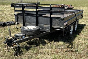 DEAN TANDEM AXLE TRAILER