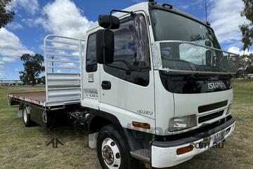 Isuzu FRR500 Long 4x2 Traytop Truck. One owner.