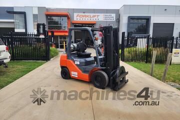 Toyota Forklift 2.5T Container Mast Low Hours with Rotator