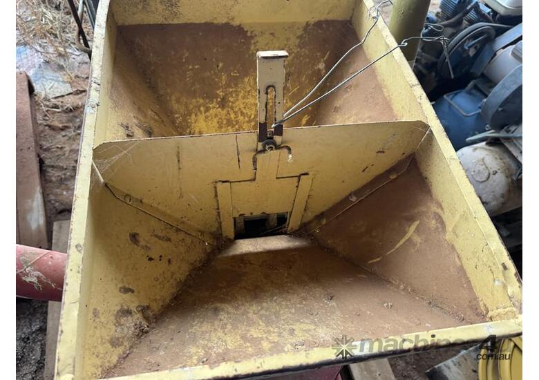 caption NAPIER GRASSLANDS G5P Feed Mixer
