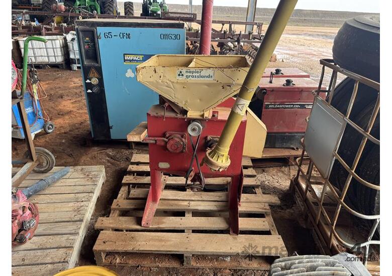 caption NAPIER GRASSLANDS G5P Feed Mixer