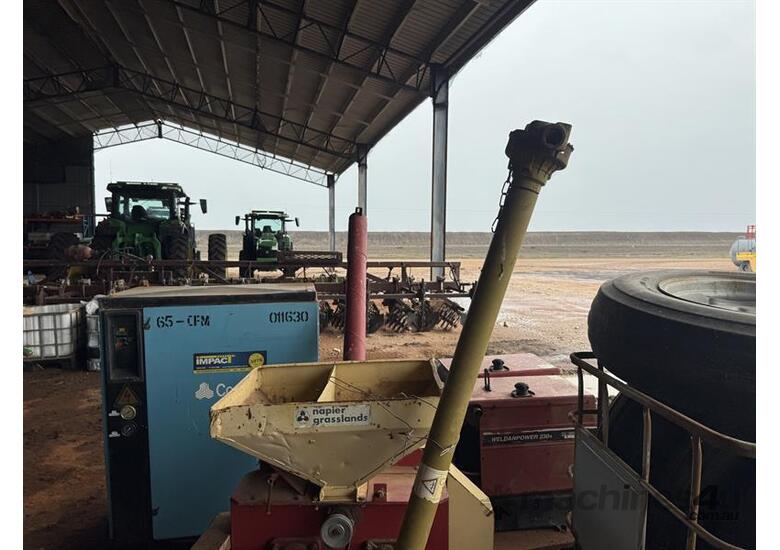 caption NAPIER GRASSLANDS G5P Feed Mixer