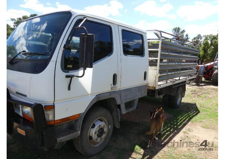 caption Mitsubishi Dual Cab Truck with sheep/calf Crate