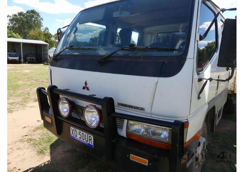 caption Mitsubishi Dual Cab Truck with sheep/calf Crate