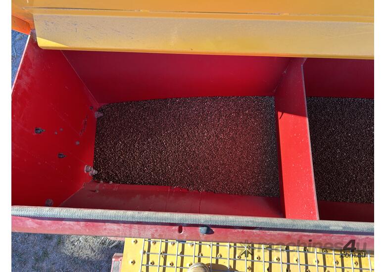 caption Duncan Engineering Renovator 19 Run Mark 3 Seed Drill