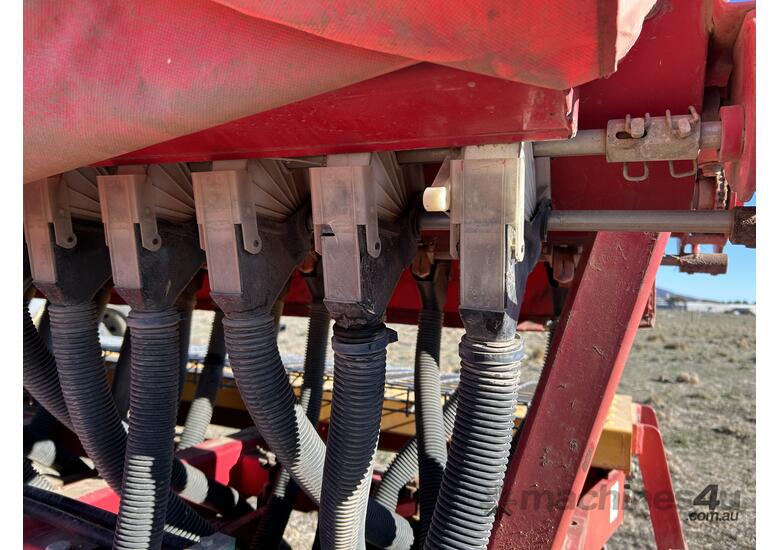 caption Duncan Engineering Renovator 19 Run Mark 3 Seed Drill