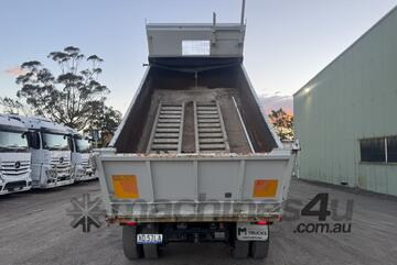 2015 Isuzu FVD1000 (4x2) Tipper