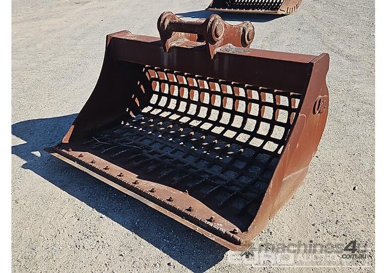 caption Oz 1750mm Skeleton Bucket to suit 20T Excavator, 450mm Centers, 330mm Ears, 80mm Pins