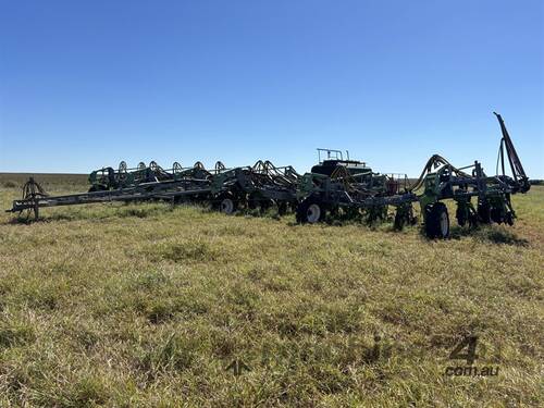 BOSS 80' PLANTER WITH 12T SEED BIN AND 2000L FERT 