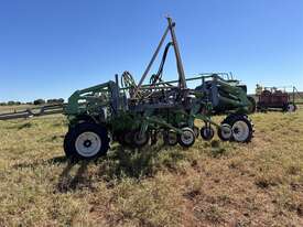 BOSS 80' PLANTER WITH 12T SEED BIN AND 2000L FERT  - picture0' - Click to enlarge