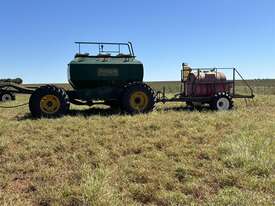 BOSS 80' PLANTER WITH 12T SEED BIN AND 2000L FERT  - picture1' - Click to enlarge