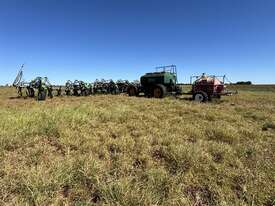 BOSS 80' PLANTER WITH 12T SEED BIN AND 2000L FERT  - picture2' - Click to enlarge