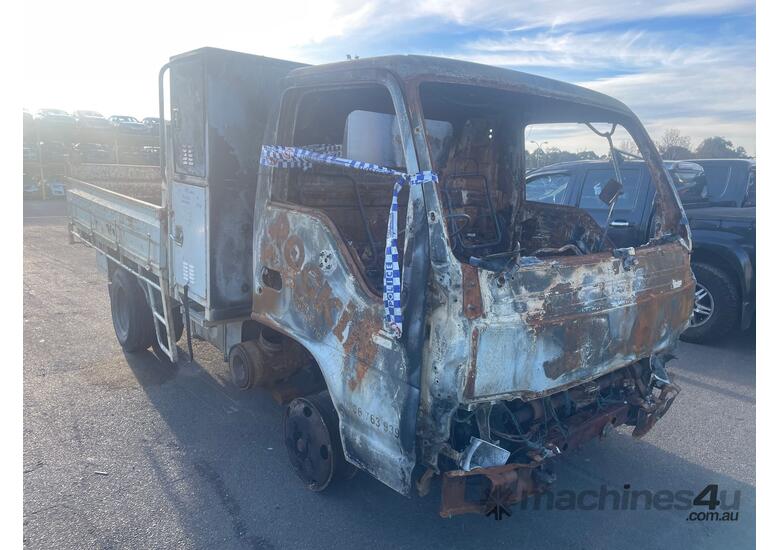 caption 2005 Isuzu NPR 200 Tipper