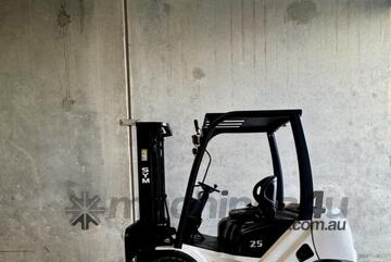 Sym CPC25 2.5 T Forklift