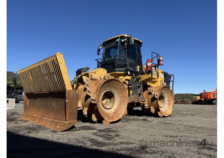 2017 Caterpillar 816K Trash Compactor