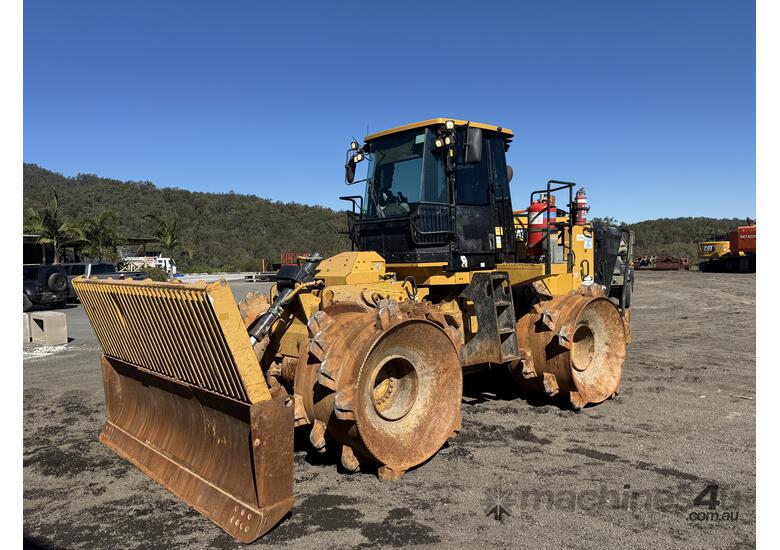 2017 Caterpillar 816K Trash Compactor